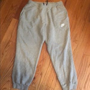 Nike Men’s Heather Gray Jogger Sweatpant